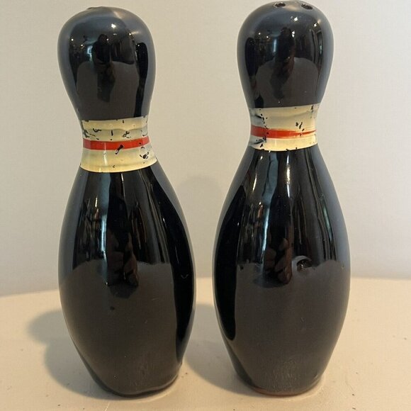 Bowling Pins Salt and Pepper Shakers 1949 Mid Century Kitsch Black Vintage - Picture 2 of 8